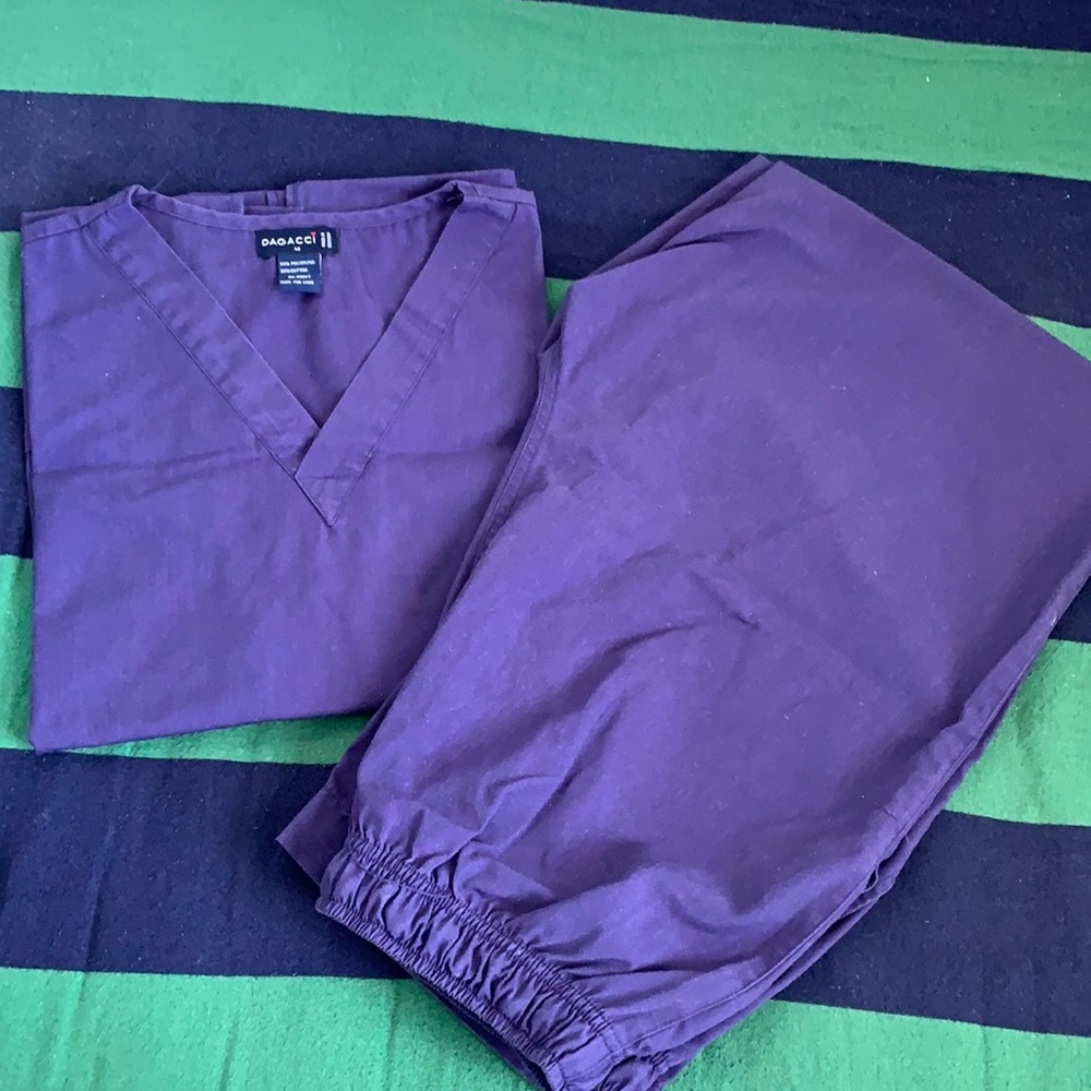 Like new scrubs for women.